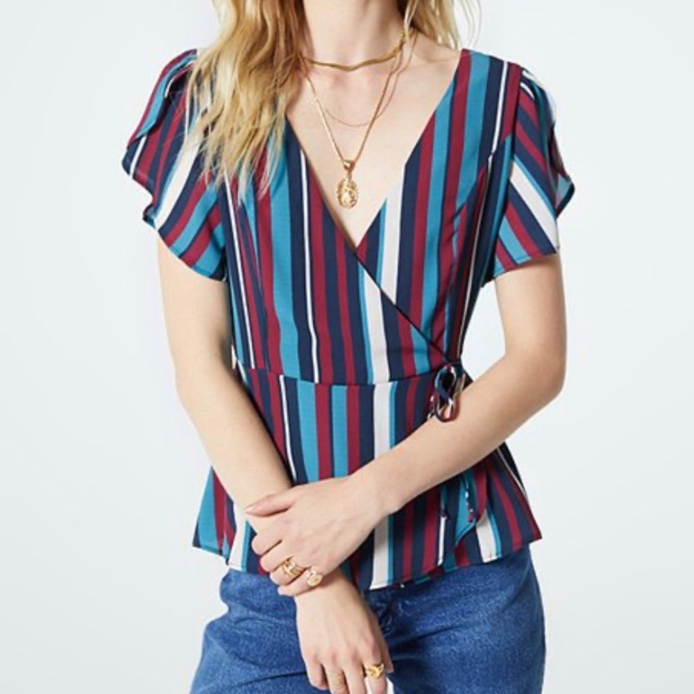 ⭐️ NWT ⭐️ Band of Gypsies • V-neck top